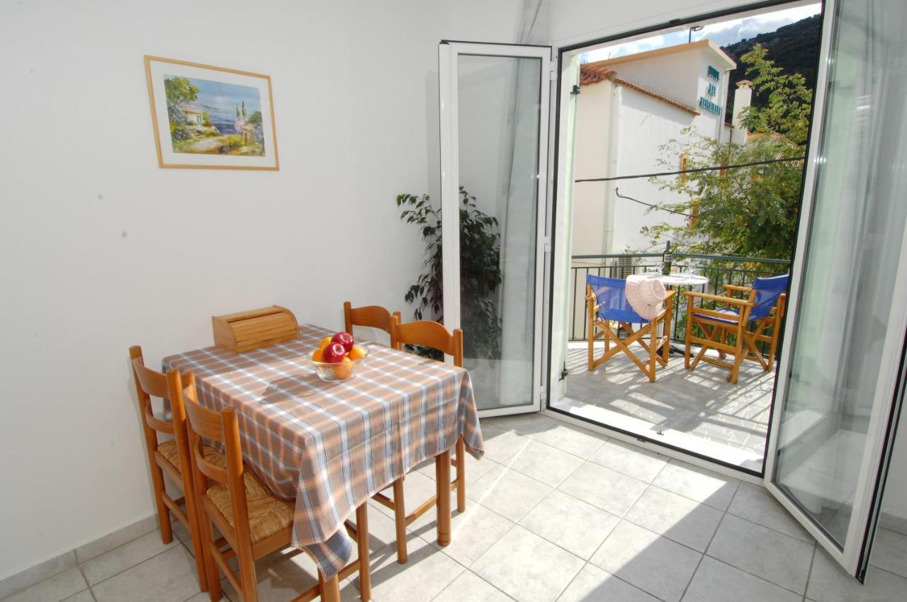 Alexis Studios And Apartments Agia Efimia Exterior photo